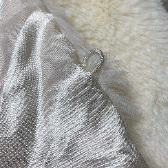 Andrew Marc New York Fluffy Off White Faux Fur Lined Vest Large - Picture 5 of 8